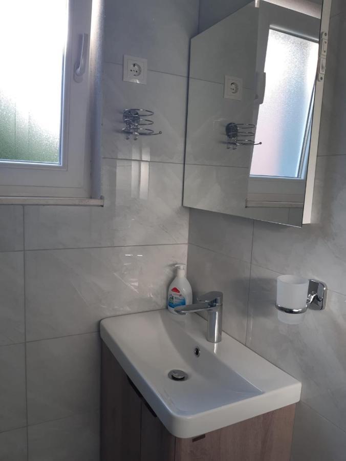 Jona - Dugi Rat - Mali Rat Apartment Екстериор снимка